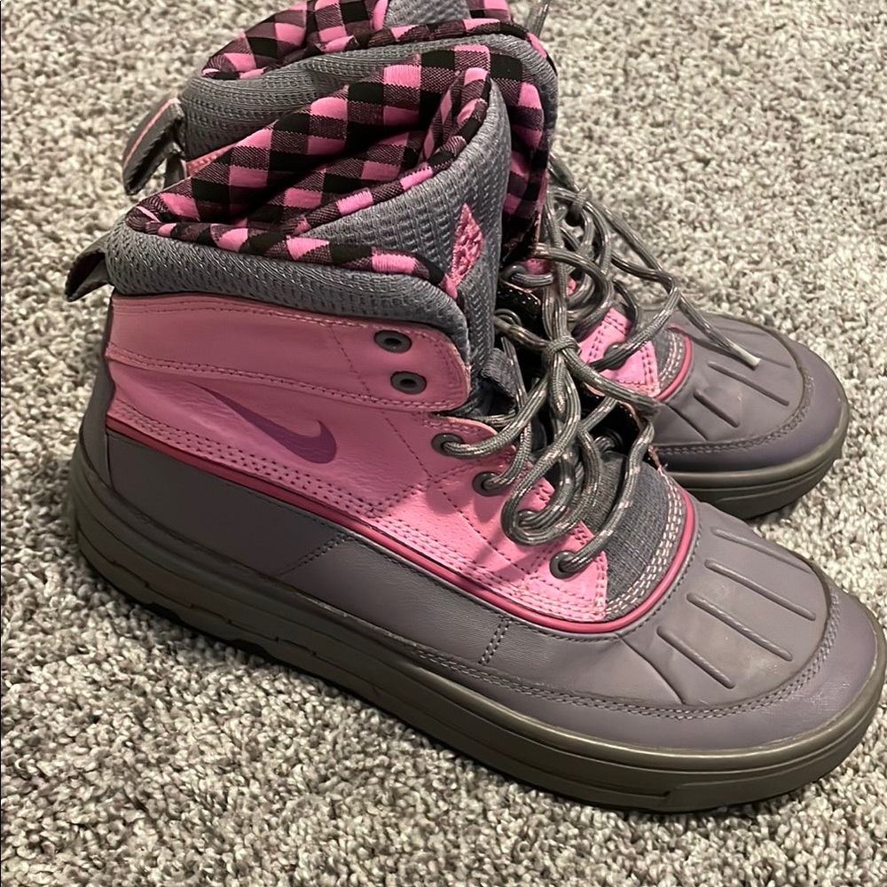 Nike Kids Pink and Gray Boots woodside duck boots 6Y